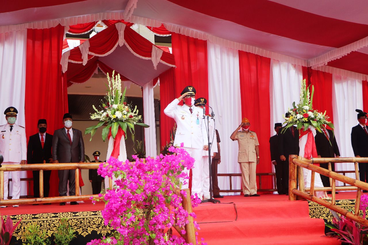 podiumnews.com-Khidmat Upacara Peringatan Kemerdekaan RI ke-75 di Puspem Badung